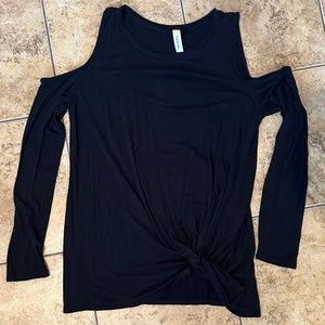Cold shoulder boutique top